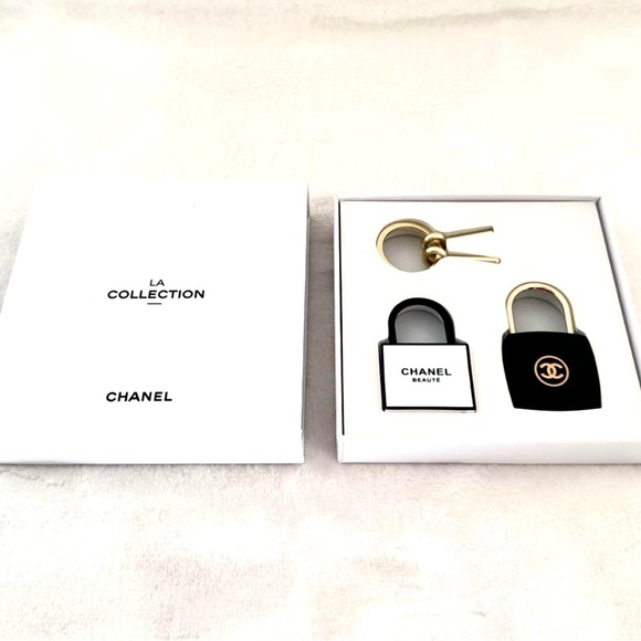 CHANEL PadLock Lock & Key Set Rare Counter VIP Giveaway Gift Bag Charm Keychain - Picture 3 of 6